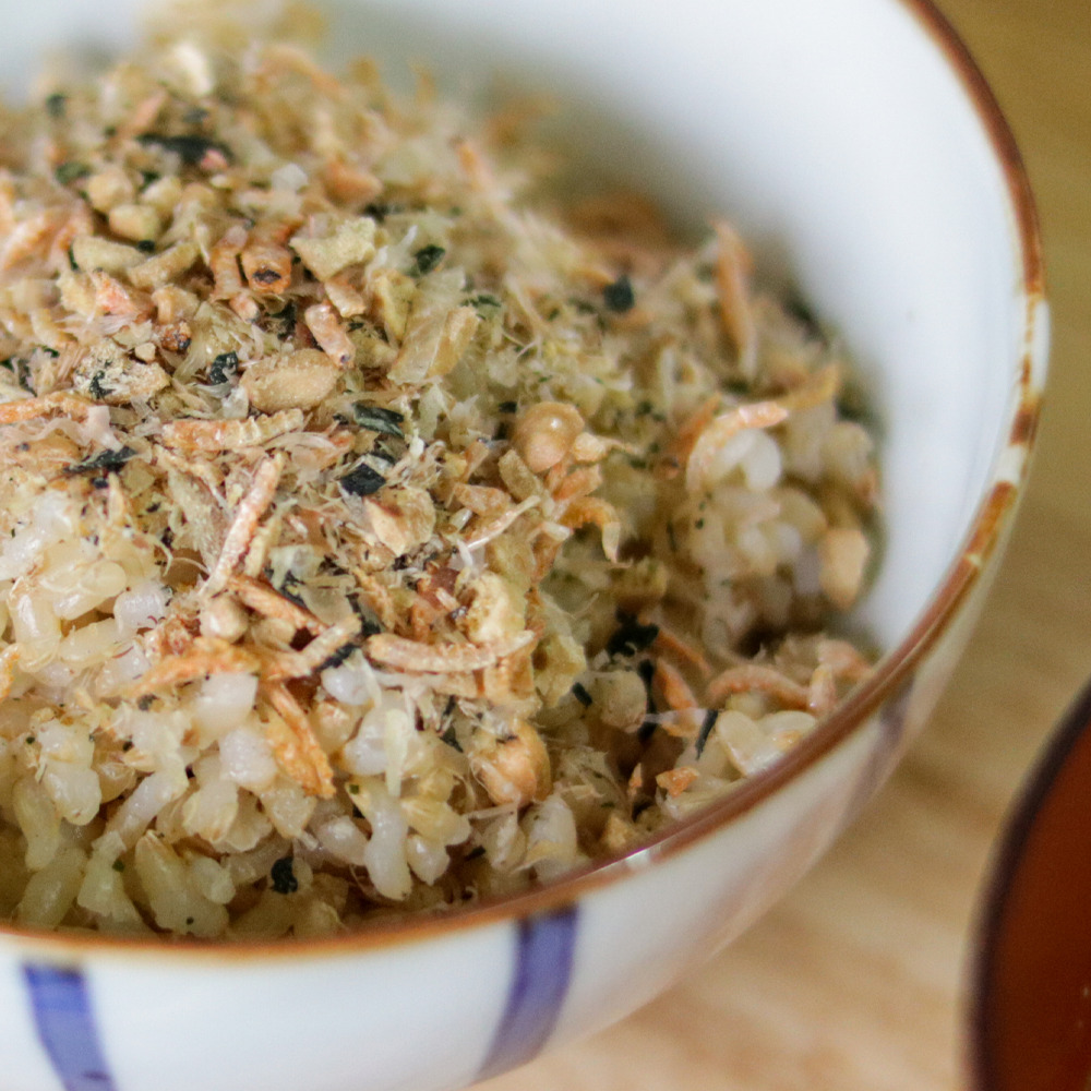 納豆風味のふりかけではなく、ふりかけ入りの納豆を目指しました