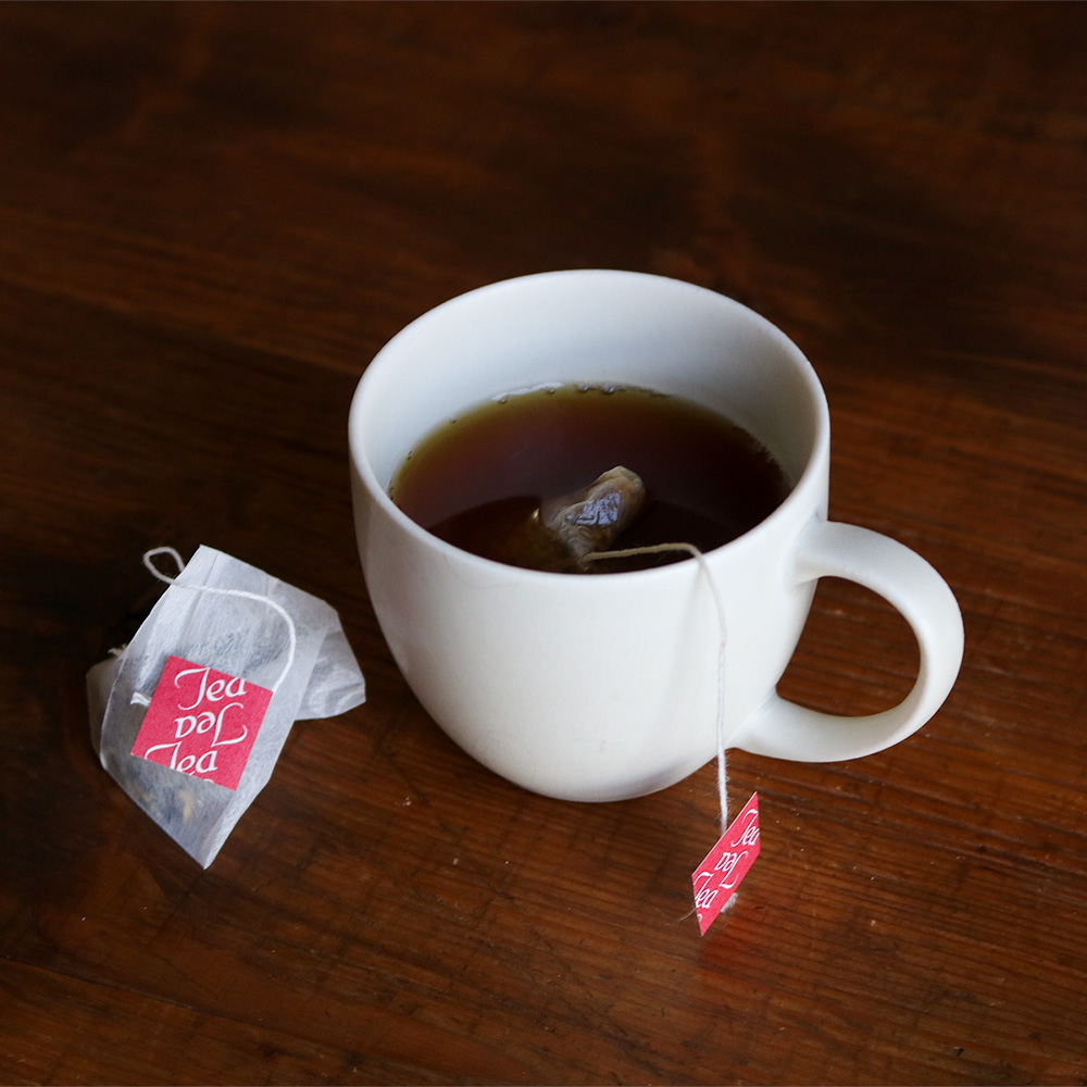香りの強い熊本県産生姜と、良質な新芽でつくった国産紅茶を贅沢にブレンド
