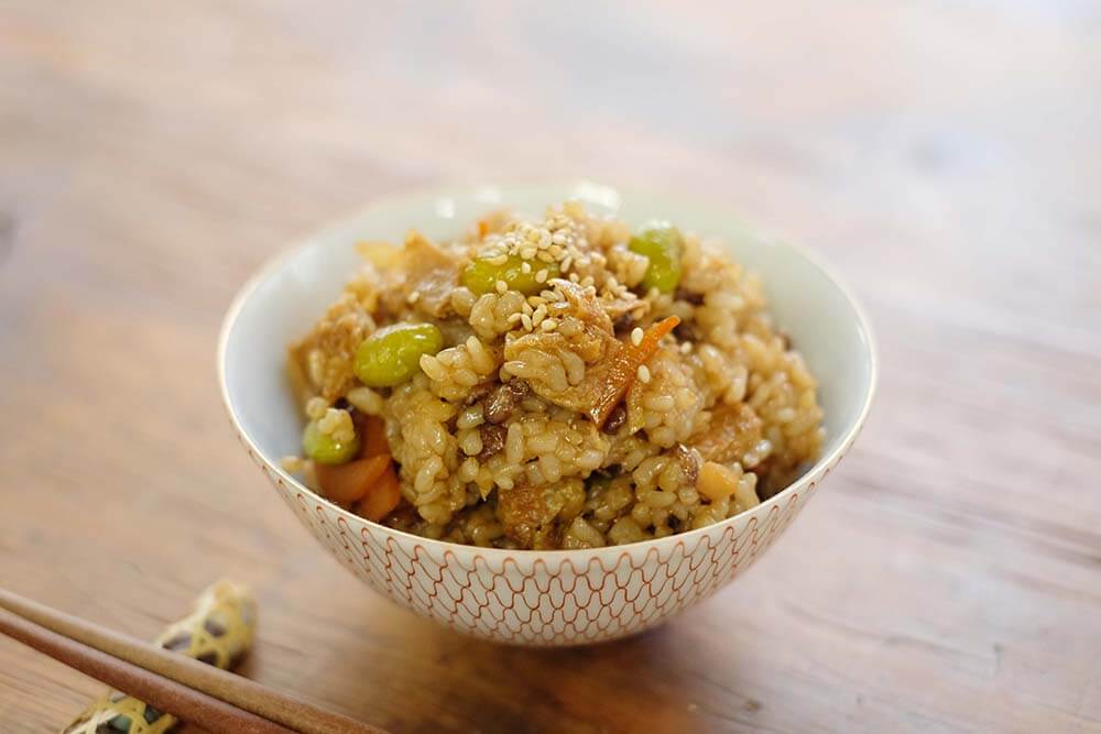 【人気記事】甘しょっぱい味付けで給食でも大人気!「子ぎつねごはん」