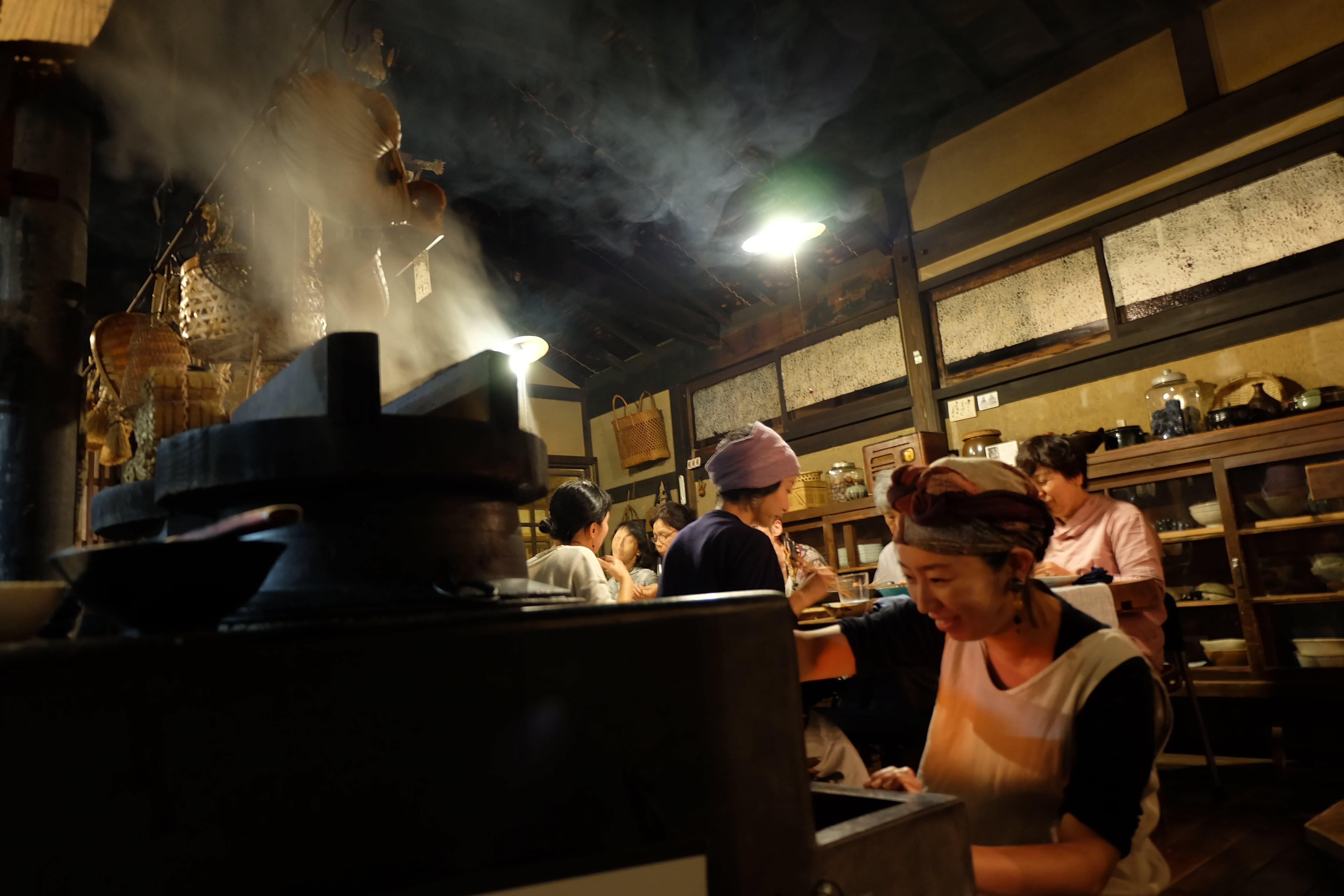 群言堂日記05-「おくどさん」で炊くごはんと夕飯の風景