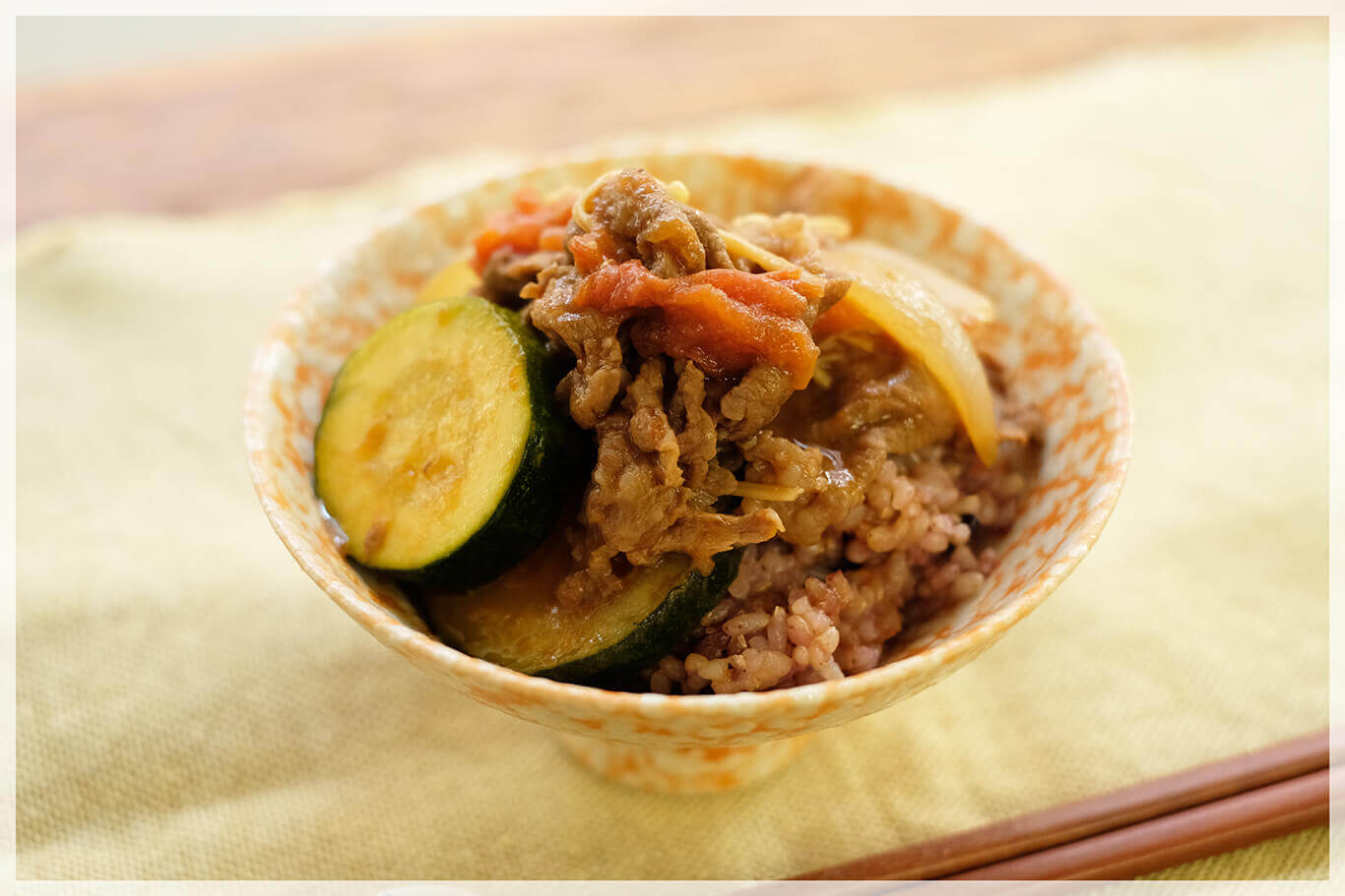 夏野菜入り！すき焼き風牛丼