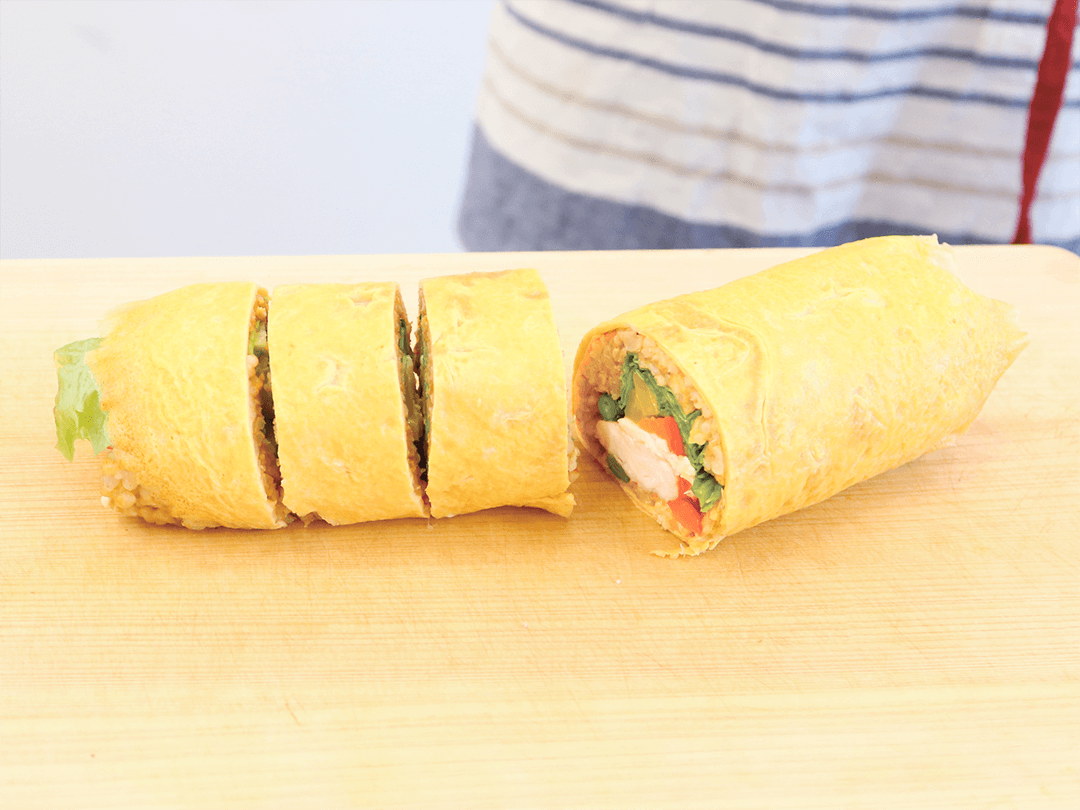 【#冷え対策編】寝かせ玄米ごはんパックで巻き寿司を作ろう!からだを温める海老とササミの玄米ロール寿司のレシピ