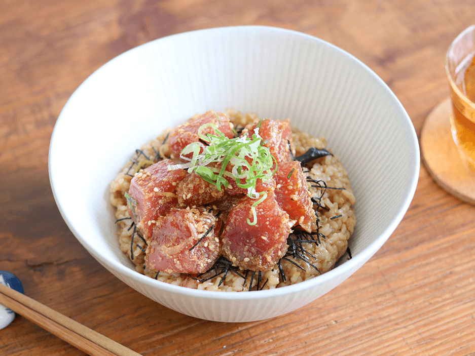 火を使わずに簡単！すりごまぐろ丼のレシピ