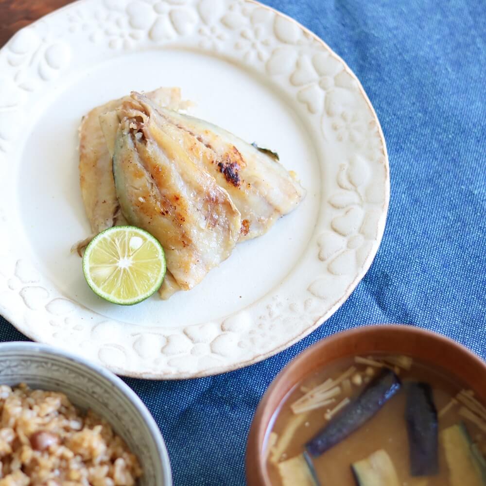 調味料として使っても。玄米甘酒を使って作った「アジの甘酒漬焼き」。