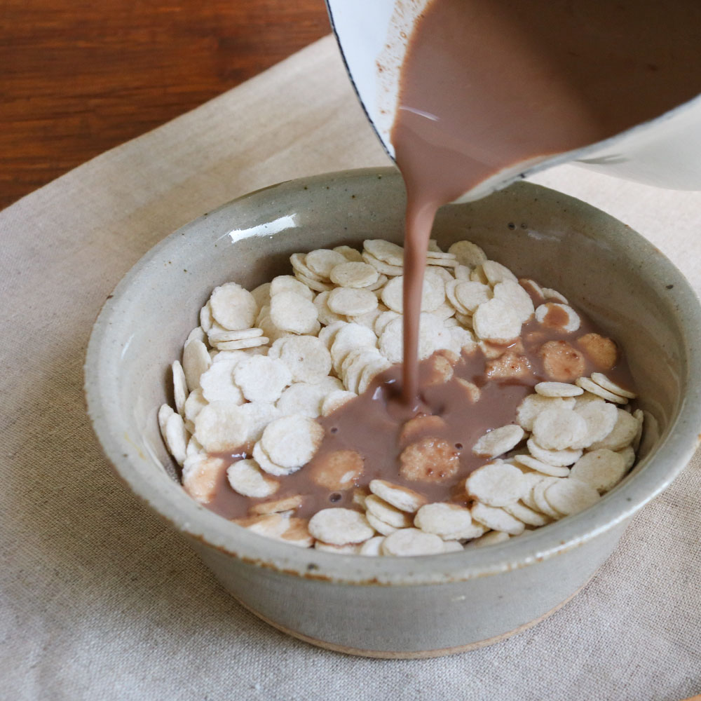 ヨーグルトやホットチョコなどお好きにアレンジ