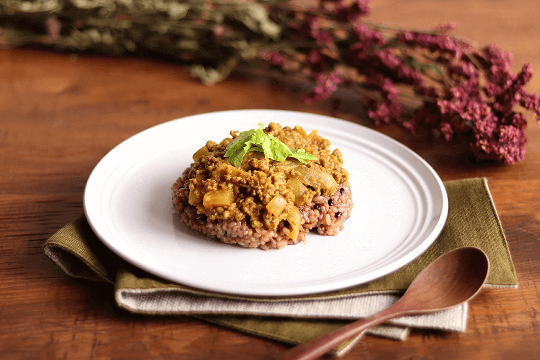 味噌がミソ！コクうまトマトキーマカレーのレシピ